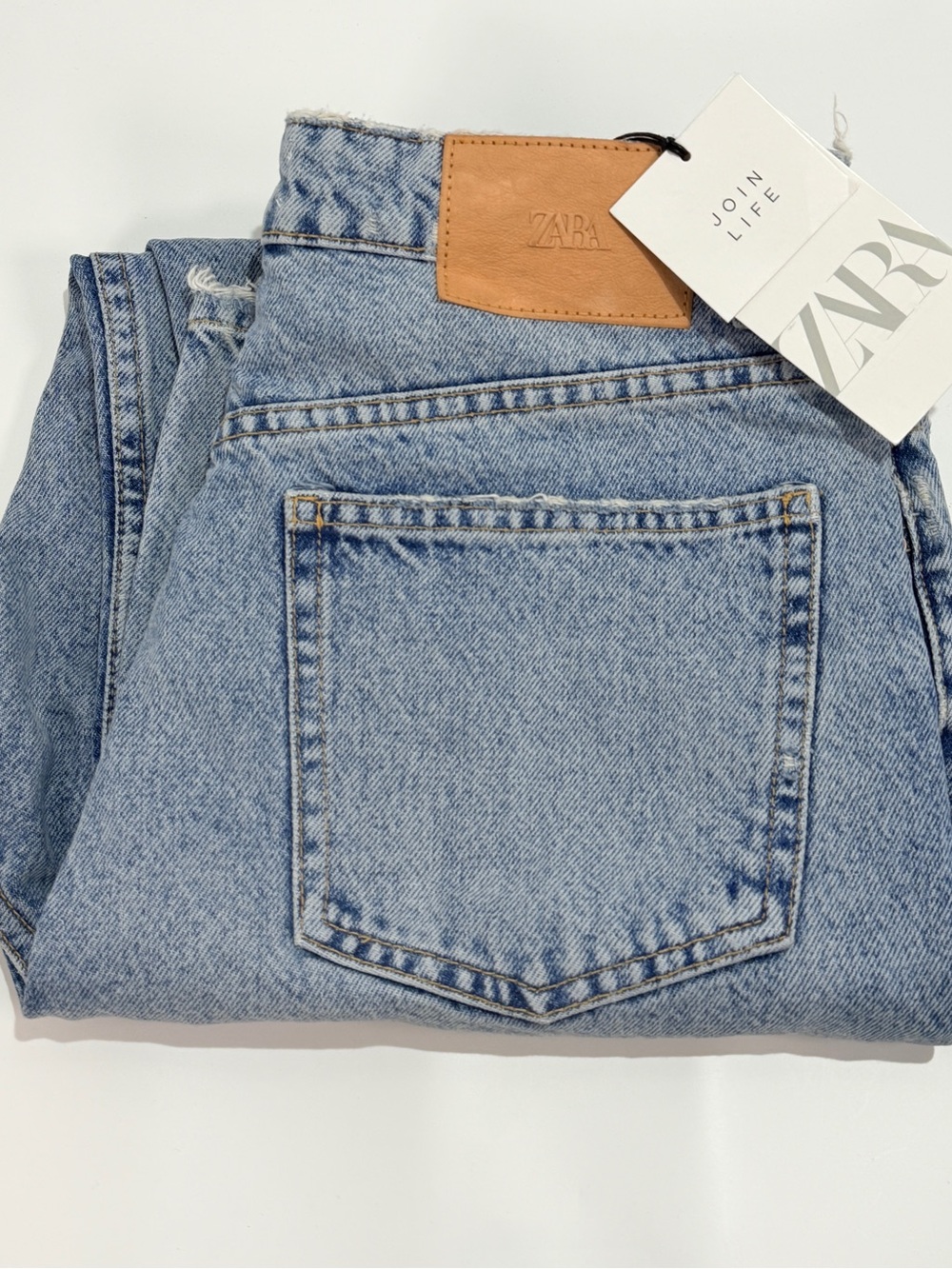 NWT Zara High Waist Ripped Mom Jeans Size 8 EU 40 Light Wash Distressed